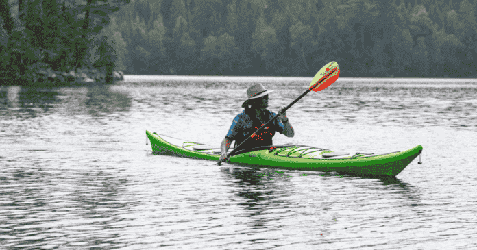 featured image Sea Kayaking and Whitewater Kayaking in les Laurentides, Québec paddle tales paddletv facing waves