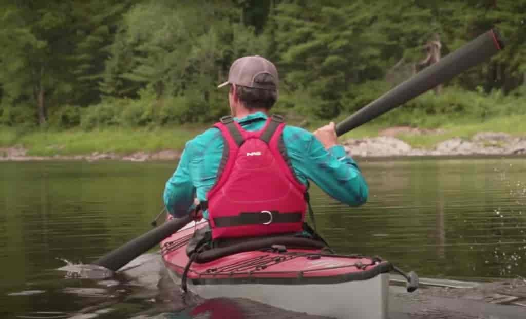 gear lab kalleq paddle ken whiting facing waves best paddles of 2021 best in class gear reviews
