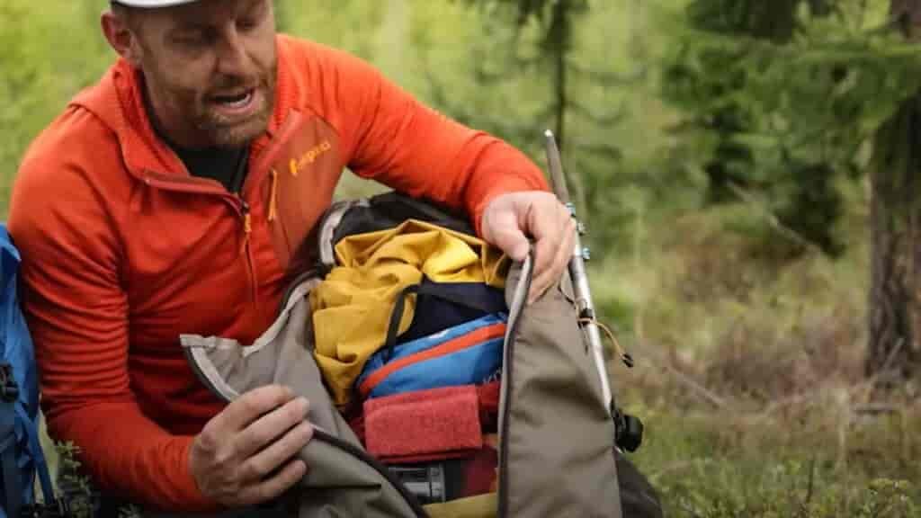 The Coolee gives you access to all your gear with this front zipper.
