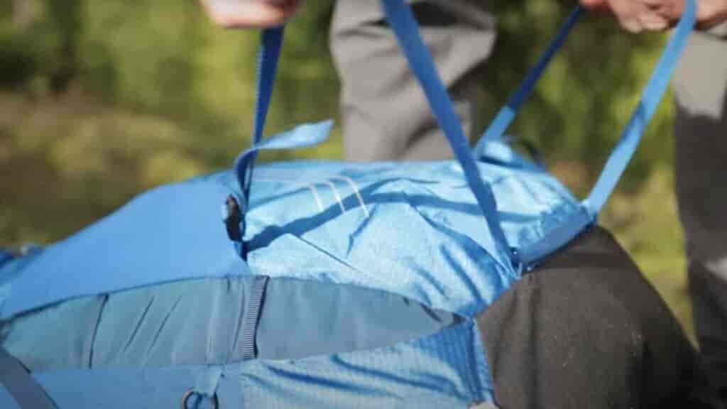 The Osprey Exos 48 storage straps are without clips so its very annoying to work with.