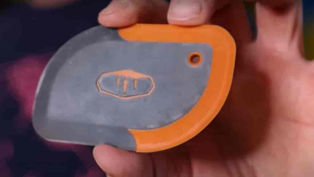 Love this scraper. Makes it cleaning pots and dishes easy and hands free.