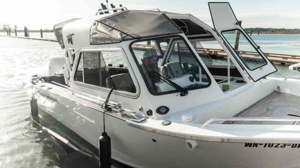 Discovery 21 Duckworth, bow of boat