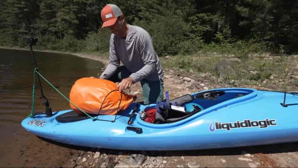  loading kayak close to water